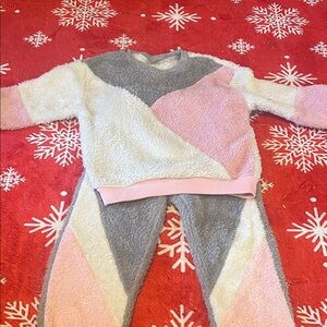 SHEIN Light Gray and pink sherpa sweatsuit